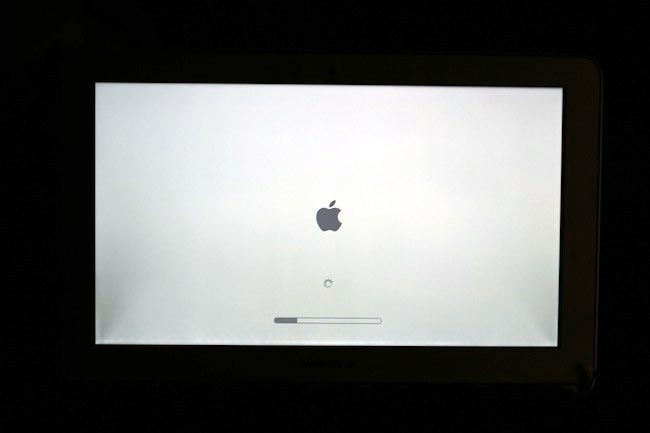 Неравномерная подсветка после замены матрицы матрицы ноутбука MacBook Air
